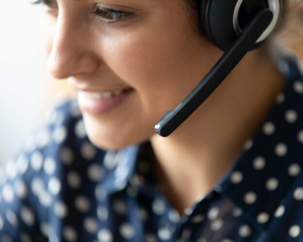 Frau mit Headset